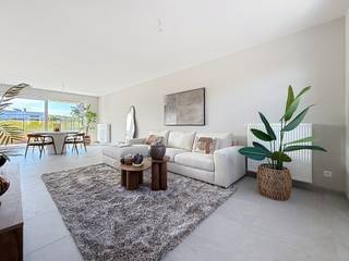 Rustig gelegen in Staden, vindt u deze zeer mooie hedendaagse nieuwbouwwoning, perfect afgewerkt met oog voor ruimte, licht en comfort.<br /><br />Bij het betreden van de woning komen we binnen via een ruime inkomhal met gastentoilet. Aansluitend bevindt zich de lichtrijke leefruimte met grote raampartijen, die naadloos overgaat in de open, volledig uitgeruste keuken met moderne toestellen – ideaal voor gezellige kookmomenten!<br /><br />Via de keuken heeft u toegang tot een praktische berging/wasruimte.<br /><br />Op de eerste verdieping bevinden zich drie volwaardige slaapkamers en een stijlvolle badkamer met dubbele lavabo en inloopdouche – alles wat u nodig heeft voor hedendaags wooncomfort.<br /><br />Buiten geniet u van een zuidgerichte tuin met terras, perfect om te ontspannen of gasten te ontvangen. Uw wagen parkeert u comfortabel onder de carport.<br /><br />Deze woning werd met de grootste zorg gebouwd met aandacht voor energiezuinig wonen:<br />☀️ Zonnepanelen<br />💨 Ventilatiesysteem C+<br />🌧 Regenwaterrecuperatie<br />… en meer!<br /><br />Kortom, een instapklare topper die u niet mag missen!<br />Contacteer ons gerust voor meer info of een vrijblijvend bezoek aan deze prachtige woning.<br /><br />Op zoek naar een ander type woning of liever zelf bouwen? Ook dit kunnen we u voorstellen, neem gerust contact met ons op!