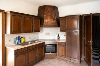 Deze volledig te renoveren woning heeft een unieke ligging, In een rustige straat, vlakbij het centrum van Hoegaarden.De woning heeft een grote oprit...