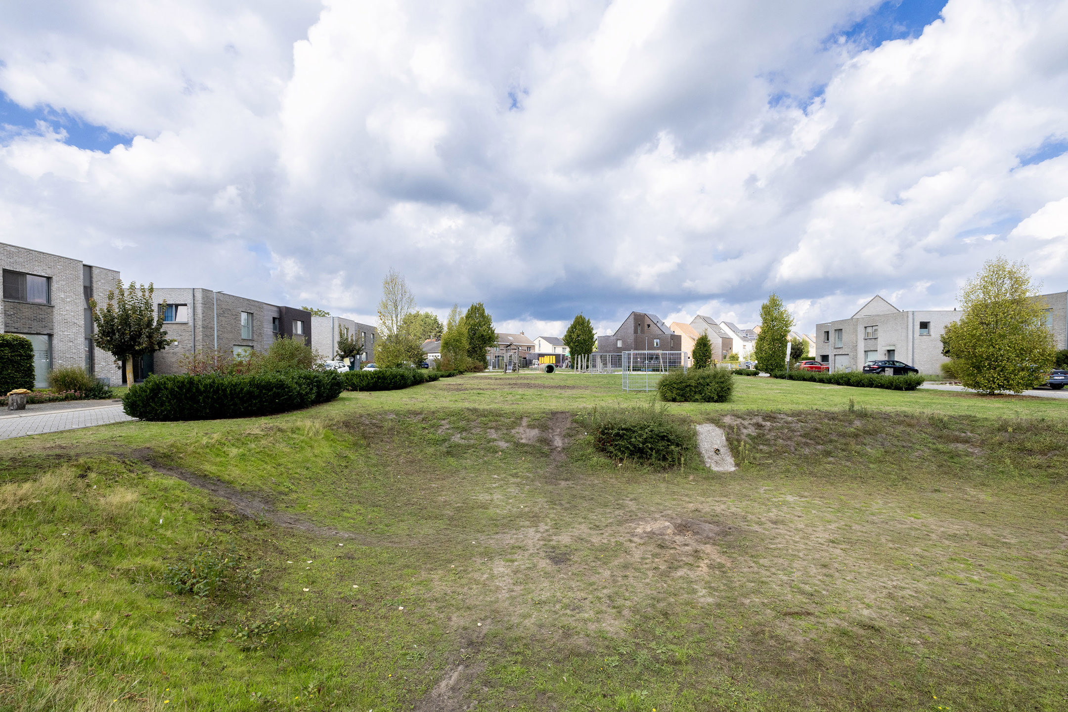 Recente woning met 3 slaapkamers, carport en tuin - foto 3