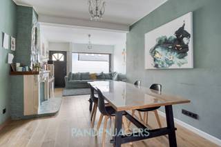 Te midden van de geliefde Mijlstraat in Duffel-Oost, ligt deze brede rijwoning met 4 slaapkamers (meer mogelijk!) en een erg gunstige EPC B-score.Het...