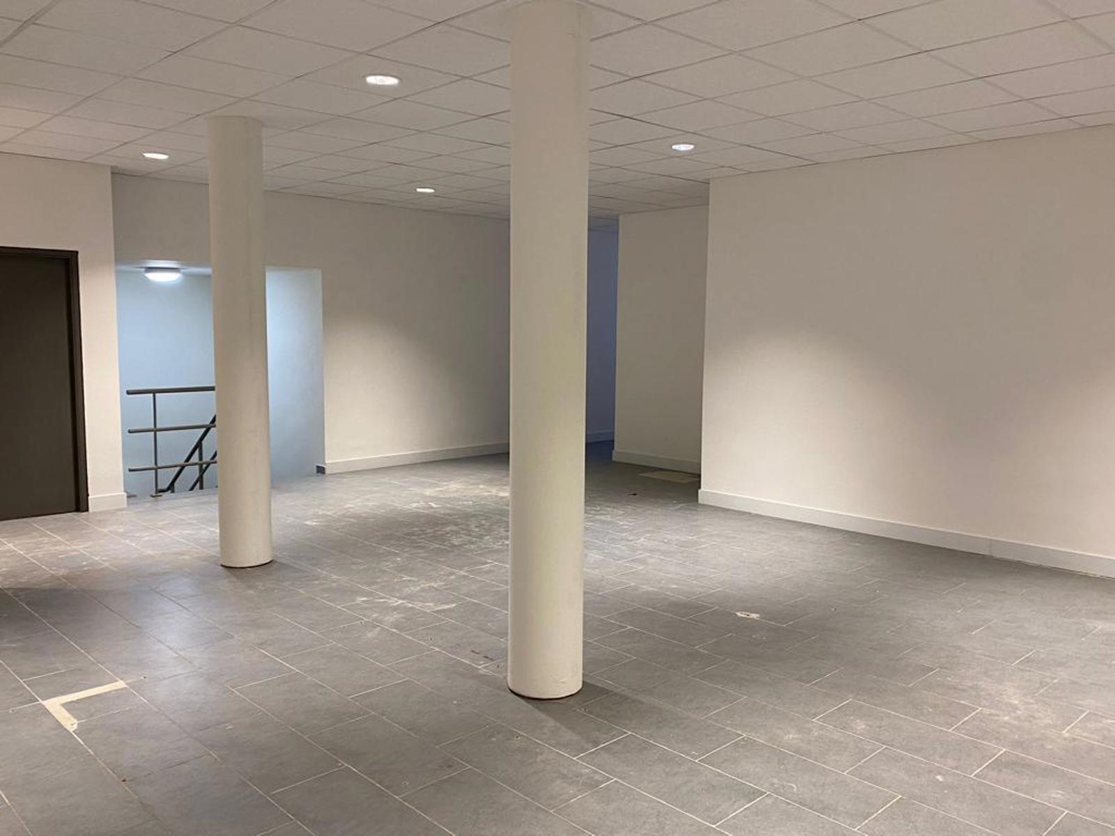 Handelsgelijkvloers  van maar lietst 146m² op AAA- Locatie  - foto 2