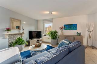 Perfect onderhouden HOB met 3 slaapkamers rustig gelegen op een zonnig georiënteerd perceel van 3a27ca te Beverlo. Belangrijkste troeven:- Centrale...