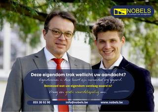 Praktische garagebox met CENTRALE LIGGING in Oostende biedt een VEILIGE en VLOT BEREIKBARE parkeer- of opslagoplossing in residentie “ICON II”. Deze AFGESLOTEN GARAGEBOX bevindt zich op de kelderverdieping van een RECENTE RESIDENTIE uit 2010 en combineert comfort met gemoedsrust dankzij de DEGELIJKE CONSTRUCTIE en MAKKELIJKE TOEGANKELIJKHEID. Ideaal voor wie in Oostende een parkeerplaats wil kopen of extra bergruimte zoekt, zowel voor EIGEN GEBRUIK als INVESTERING. De ligging is bijzonder aantrekkelijk: op WANDELAFSTAND van het STATION, de JACHTHAVEN MERCATOR en het BRUISENDE STADSCENTRUM, en op KORTE AFSTAND van het STRAND. Hierdoor geniet u van een UITSTEKENDE VERBINDING en NABIJHEID VAN ALLE FACILITEITEN, wat deze garagebox ook interessant maakt voor VERHUUR.<br /><br />Adres: Vrijhavenstraat 28 te Oostende