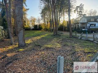 Goed gelegen bouwgrond, lot 1, deel uitmakende van een goedgekeurde verkaveling, bestemd voor OB<br /><br />Centraal gelegen nabij alle invalswegen.<br /><br />Plan en stedenbouwkundige voorschriften te verkrijgen via kantoor.<br /><br />Meer info: www.debaco.be of bel 014/73.77.77