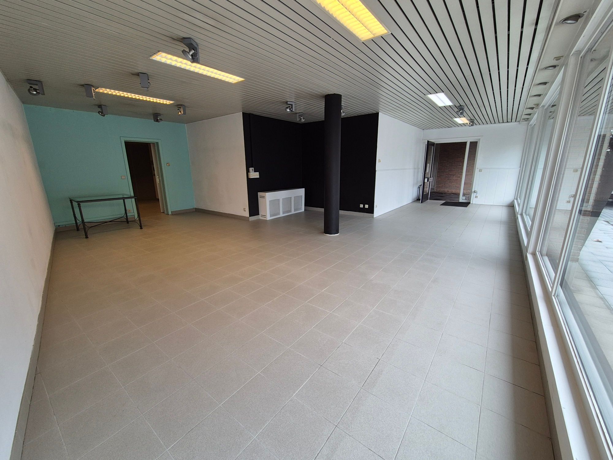 Zichtbaar, centraal en boordevol potentieel handelspand te Oostkamp - foto 5