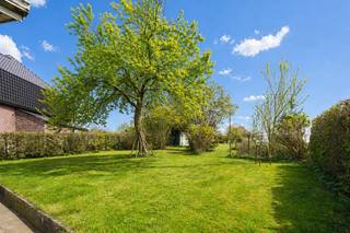 Bungalow van 1968 met een heel leuke sixties vibe, landelijk gelegen in een vernieuwde straat op een perceel van 12a42ca in agrarisch gebied...