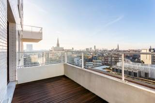 2 slaapkamerappartement met terras en prachtig zicht over Antwerpen.Genieten vanuit je zetel met zicht op de grandeur van Antwerpen, een zicht waar...