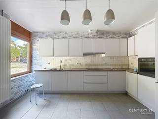 <p>Op zoek naar een gezellige woning?<br />Deze aangename rijwoning verwelkomt je met een ruime, vernieuwde, ingerichte keuken. Aansluitende voorzien van een handige berging.<br />Op de eerste verdieping bevinden zich de gezellige living en een vernieuwde badkamer met alle comfort.<br />Een verdieping hoger vinden we de ruime slaapkamer met vaste kasten.</p><p>Een leuke woning met karakter met een aangename ligging vlakbij het centrum.<br />Ideaal als starterswoning of investering.<br />Zeker een bezoekje waard!</p><p>Wil je de woning zelf bekijken? Contacteer ons via 016 90 10 21 of info@future-home.be.</p><p>EPC: 267 kWh/m² UC:   20230127-0002792765-RES-1<br /> </p>