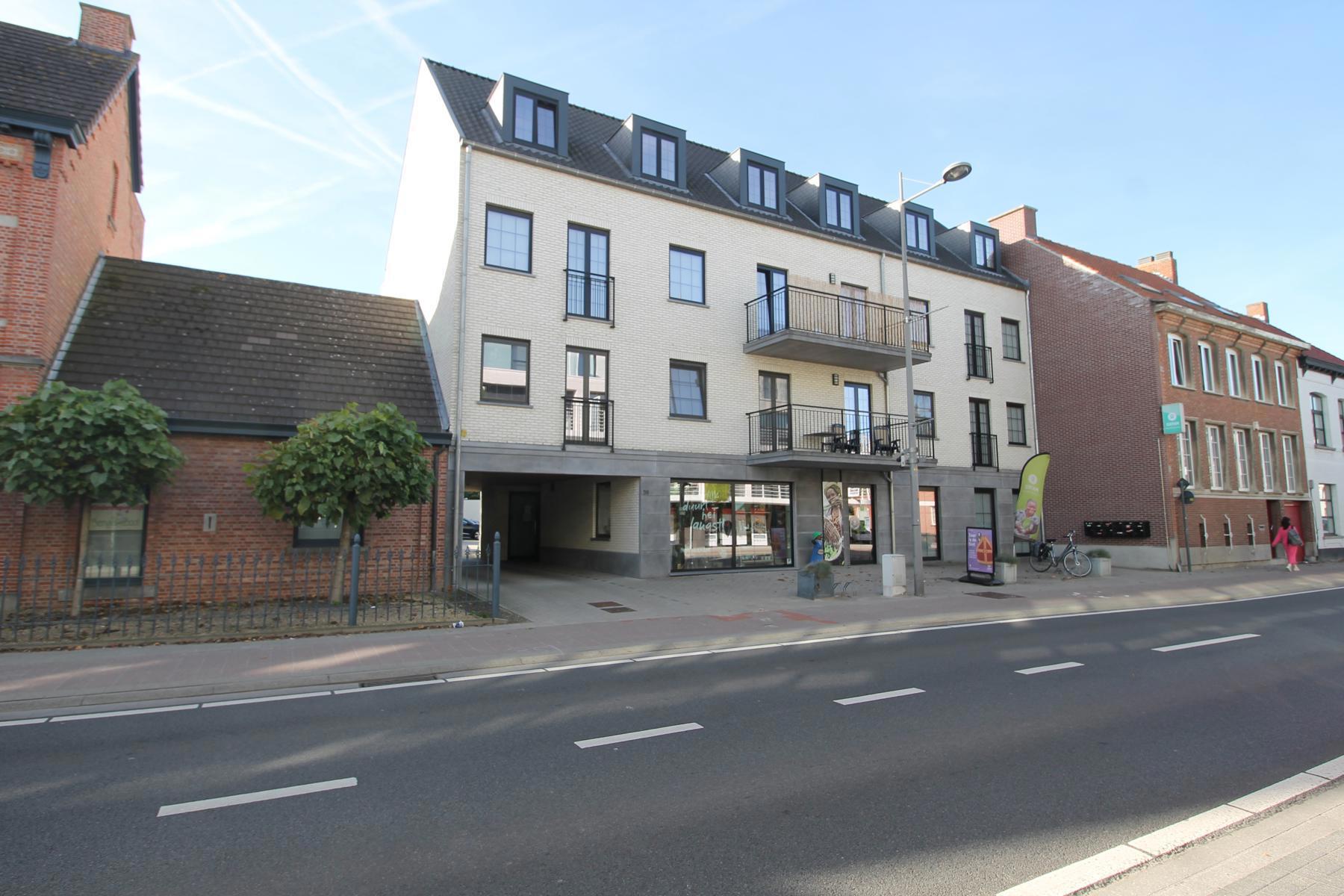 Autostaanplaats P1 Gelegen achter het appartementsgebouw te Merksplas, Leopoldstraat, 34-36
5,40m x 2,50mgemeenschappelijk waterkraantje
