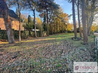 Goed gelegen bouwgrond, lot 1, deel uitmakende van een goedgekeurde verkaveling, bestemd voor OB<br /><br />Centraal gelegen nabij alle invalswegen.<br /><br />Plan en stedenbouwkundige voorschriften te verkrijgen via kantoor.<br /><br />Meer info: www.debaco.be of bel 014/73.77.77