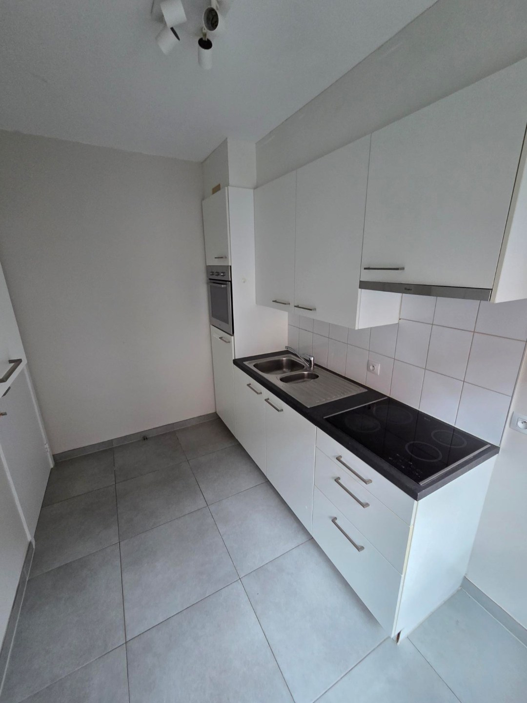 Verzorgd appartement met 2 slaapkamers in Veurne - foto 2