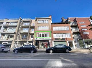 APPARTEMENT MET LIFT EN TERRAS IN CENTRUM BRASSCHAAT Dit appartement bevindt zich op de eerste verdieping van een verzorgd gebouw met lift, midden in...
