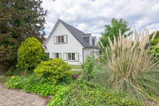 Deze villa in de dorpskern van Sint-Ulriks-Kapelle biedt een combinatie van ruimte, degelijkheid en hedendaags confort.  Ze is gelegen op een...