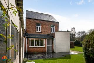 Op een uitstekende locatie in het centrum van Grootlo bevindt zich deze te renoveren woning met 3 slaapkamers, tuin en 2 garages. U geniet hier...