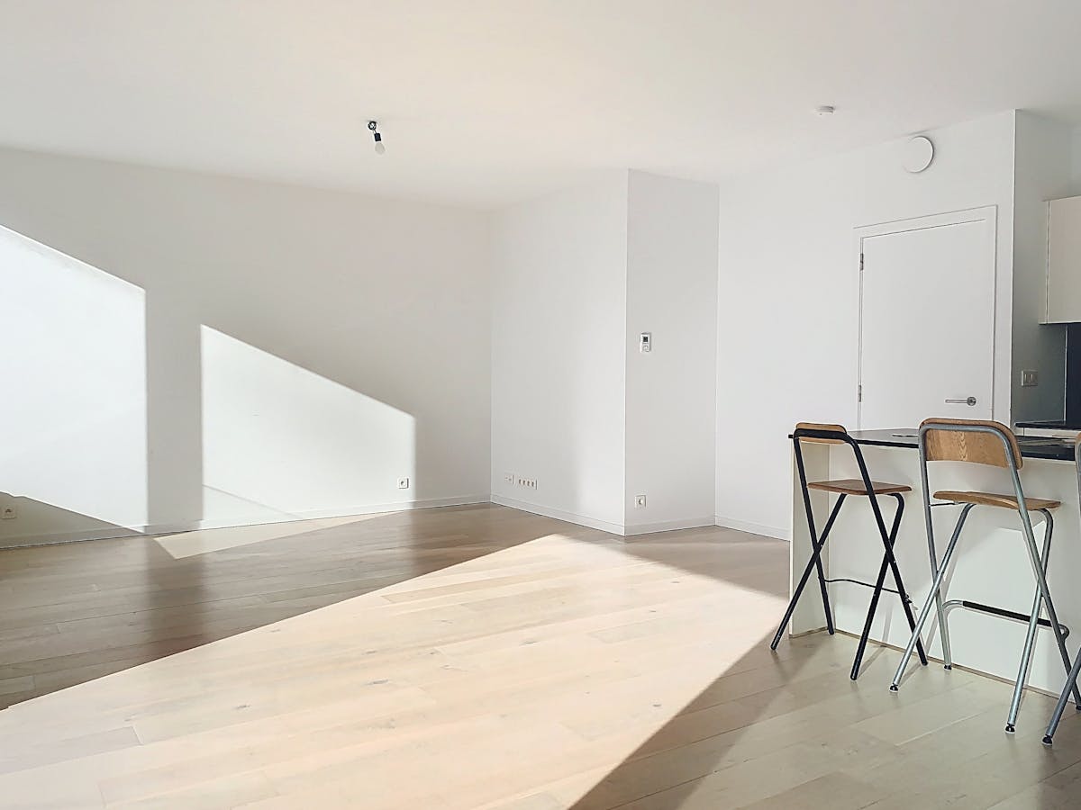 Tour &amp; Taxis - Appartement 3 chambres avec vue sur le canal - photo 3