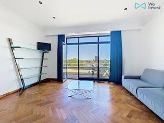 Tél : 0456 87 27 16 / E-mail : juliana.t@weinvest.be<br /><br />We Invest stelt u met genoegen deze studio voor, ideaal gelegen op Waterloosesteenweg 363B in Ma Campagne, Elsene.<br /><br />Het appartement bestaat uit een inkomhal, een badkamer met toilet, een lichtrijke woonkamer, een terras van 7 m² om te genieten van mooie dagen in het hart van de stad, en een privékelder.<br /><br />Gelegen in een van de meest gegeerde en levendige wijken van Brussel, op een steenworp van de Châtelain, geniet u van een unieke sfeer die residentiële charme en stedelijke dynamiek combineert. Markten, trendy restaurants, lokale winkels en een bruisend straatleven liggen voor de deur. De buurt is uitstekend bediend door trams en bussen, zodat u zich makkelijk door de hele hoofdstad kunt verplaatsen.<br /><br />Onmiddellijk beschikbaar<br /><br /><br />EPB: G<br />Lasten: €150/maand (voorschot voor water, gas en gemeenschappelijke delen)<br />Huurtermijn: 3 jaar<br /><br />Wacht niet te lang — plan vandaag nog uw bezoek!<br />Voor meer exclusieve aanbiedingen, bezoek www.weinvest.be