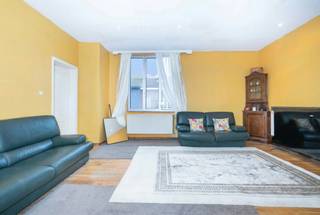 Gelegen in Jette, op een steenworp van Belgica, biedt dit appartement van ca. 78 m² een aangename woonomgeving waar de charme van de wijk...