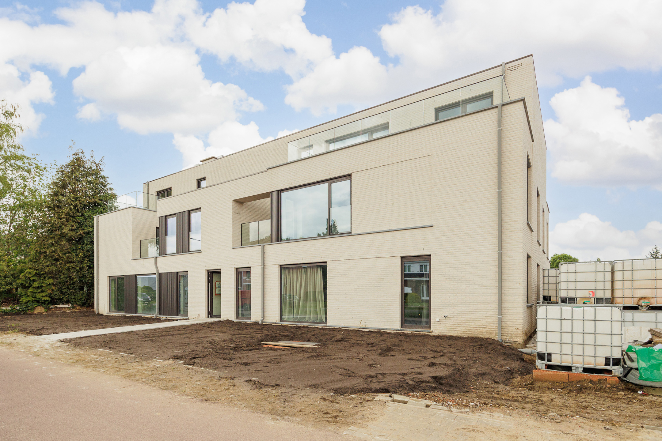 Nieuwbouw gelijkvloers appartement met tuin en terras - foto 2