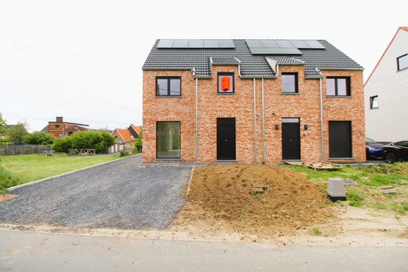 Nieuwe halfopen woning met 3 slaapkamers - foto 1