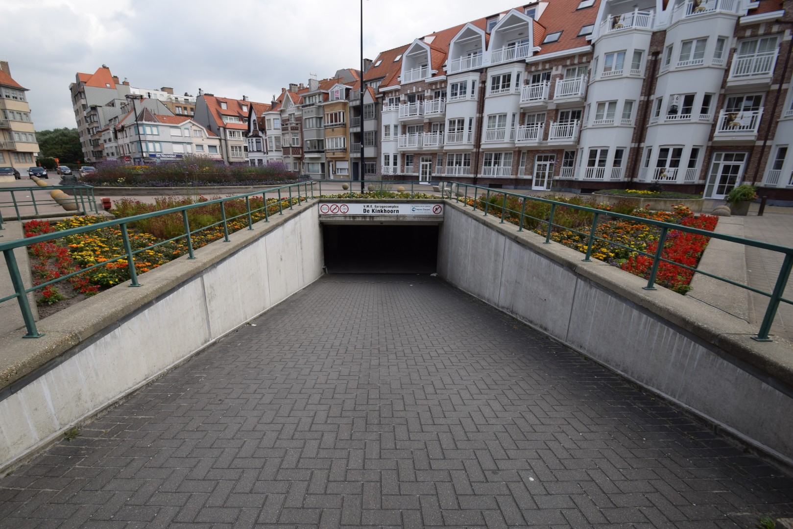 Afgesloten garagebox gemakkelijk inrijdbaar op een van de meest gegeerde plaatsen van Heist - foto 2