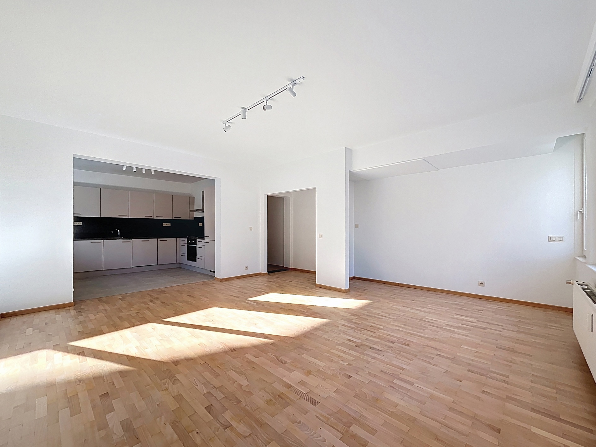 Apartment for rent in Watermael-Boitsfort with 3 bedrooms - photo 2