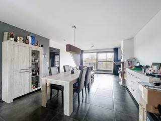 Prachtig duplexappartement met 2 SLPK, Terras & Staanplaats!In de Gaston de Schepperstraat 10 te Erembodegem bevindt zich dit prachtig modern...