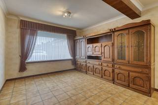 Près du centre d'Ooigem, nous trouvons cette maison à rénover sur un terrain d'environ 168m². Cette maison dispose de 3 chambres et dispose...