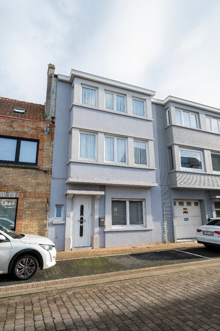 KNAPPE GEZINSWONING MET STADSTUIN TE BREDENE DUINEN - foto 4