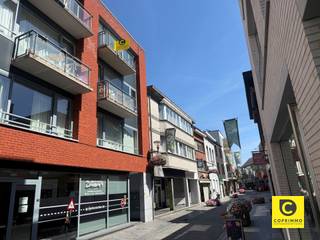 <p><span>Cozy and bright 87 m² apartment in the heart of Boom</span></p><p><span> </span></p><p><span>Discover this pleasant 87 m² apartment, located in the heart of Boom. Thanks to its central location, practical layout, and pleasant natural light, this apartment offers a comfortable and versatile living environment.</span></p><p><span> </span></p><p><span>Layout</span></p><p><span>The apartment features two spacious bedrooms, ideal for a family, a couple, or anyone who would like to have a separate home office.</span></p><p><span>The bright living room flows seamlessly into the open kitchen, creating a cozy, open living space. The large windows provide plenty of natural light. The modern kitchen is practically laid out and equipped with all the necessary appliances.</span></p><p><span>The apartment also features a well-maintained bathroom with a bathtub and a separate toilet. In addition, there is a convenient separate storage room equipped with a washing machine and dryer.</span></p><p><span> </span></p><p><span>Additional Highlights</span></p><ul><li><span>87 m² of living space</span></li><li><span>2 spacious bedrooms</span></li><li><span>EPC rating B</span></li><li><span>Elevator available</span></li><li><span>Open-plan apartment</span></li><li><span>Plenty of natural light</span></li><li><span>Separate storage room with washer and dryer</span></li><li><span>Low common area fees: only € 60/month</span></li><li><span>Centrally located in Boom</span></li><li><span>Available immediately</span></li></ul><p><span>A comfortable and practical apartment in a central location, with all necessary amenities within easy reach.</span></p><p><span> </span></p>