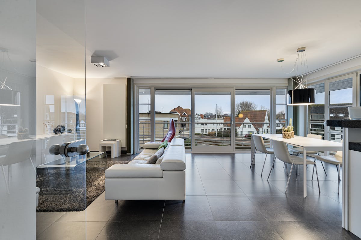 Hoekappartement met 2 slaapkamers en garage in Sint-Idesbald - foto 4