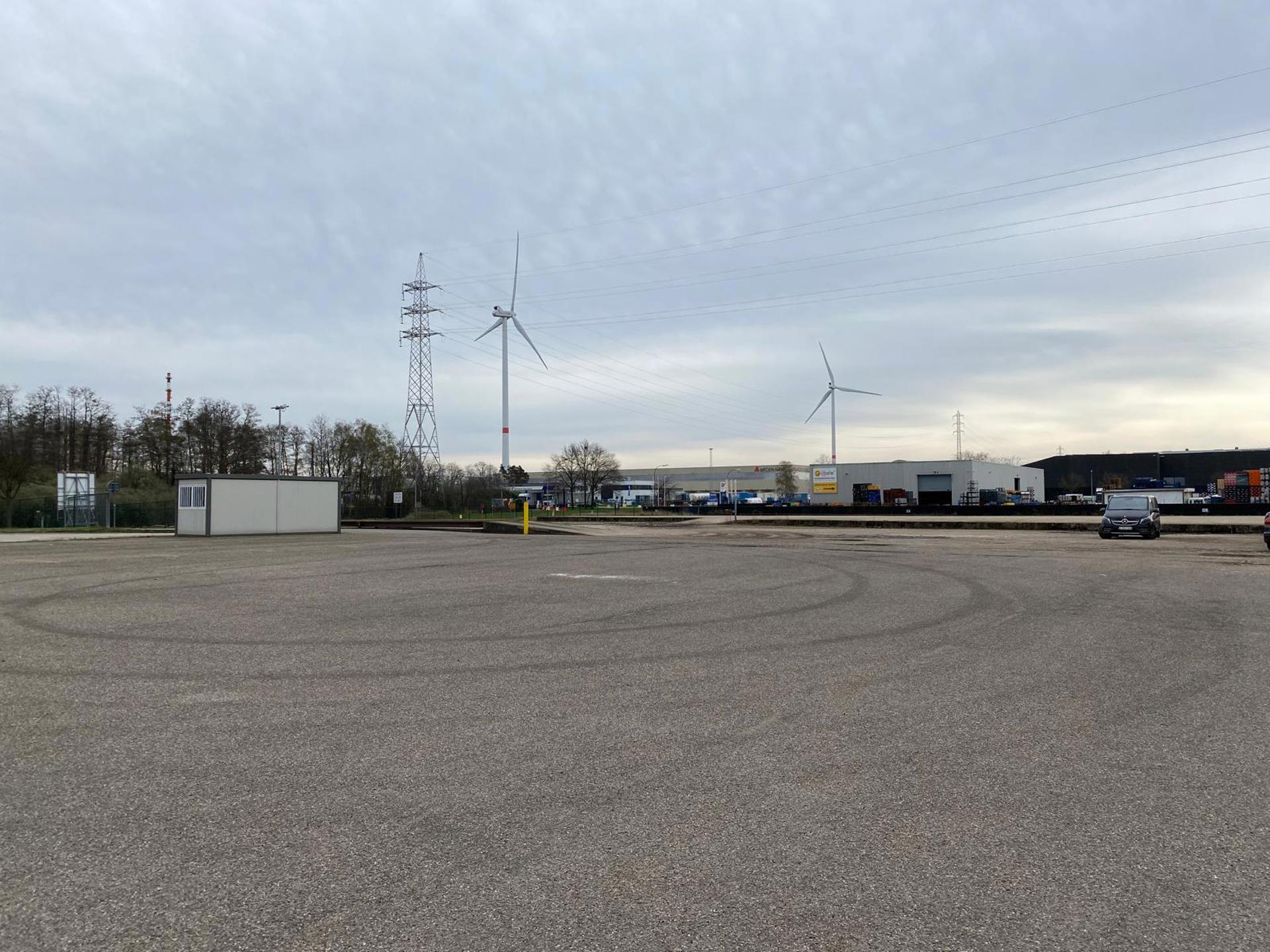 Magazijn  te huur 2000m² met weegbrug en buitenterrein, volledig omheind. - foto 4
