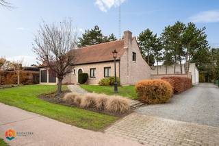 Op een uitstekende locatie te Putte (Peulis) bevindt zich deze te renoveren woning met 4 slaapkamers en ruim magazijn van 360m² op een groen...