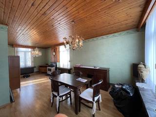 Hoofdgebouw ingericht als woning met aanpalende ruime polyvalente schuur. Of u nu op zoek bent naar een woning met ruimte voor uw...