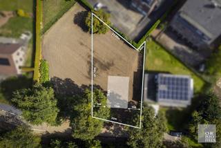 AFMETINGEN BOUWKAVEL:Perceelbreedte straatkant: 22mPerceelbreedte achterkant links: 21,93mPerceelbreedte achterkant rechts: 7.40Perceeldiepte links:...