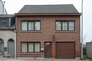 Halfopen woning met 4 slaapkamers en tuin in Opwijk!Deze instapklare halfopen woning is gelegen in het centrum van Opwijk, op een topligging vlak bij...