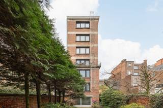 Gelegen aan de prestigieuze Jan Van Rijswijcklaan, binnen de singel, biedt dit gelijkvloers een unieke kans!Nabij het bruisende Zuid, met tal van...