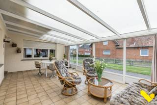 Rustig gelegen, op te frissen woning met volgende troeven:-ruime woonkamer-grote veranda-leuke tuin, open bebouwing (8a)-bureau, ruime badkamer en 2...