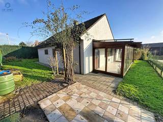 Charmante Te Renoveren Bungalow met 3 Slaapkamers, Garage en Tuin Rustig Gelegen op Wandelafstand van het Centrum van GeraardsbergenOntdek het...