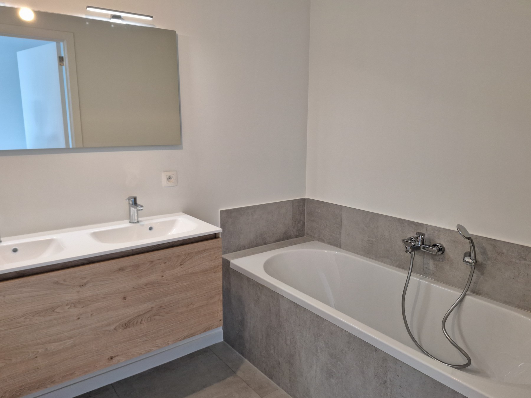 App. K11.505 op de 5de verdieping met 2 slpk. en terras in Quartier Bleu! - foto 5