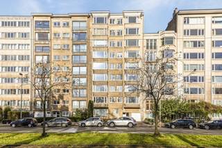 Ruim 3-slaapkamerappartement met panoramisch uitzicht in de Jan Van Rijswijcklaan.Voor meer informatie of een bezoek: contacteer Louise Becu van OC...