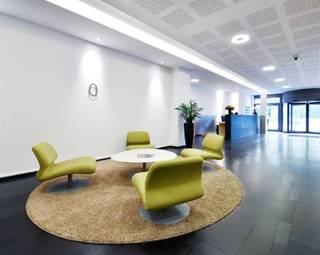 Well located on the corner of Boulevard de la Woluwe and Avenue de Tervuren. Building with a surface area of 8,851 sqm spread over 7 floors...