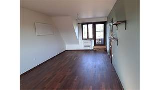 Een goed gelegen appartement op de tweede verdieping bestaande uit een woonkamer, ingerichte keuken, 1 slaapkamer, badkamer, bergplaats, ruim...