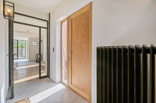 Deels gerenoveerde woning met 3 slaapkamers op wandelafstand van centrum van Heist-op-den-Berg. Deze soliede woning biedt vele mogelijkheden en kan...