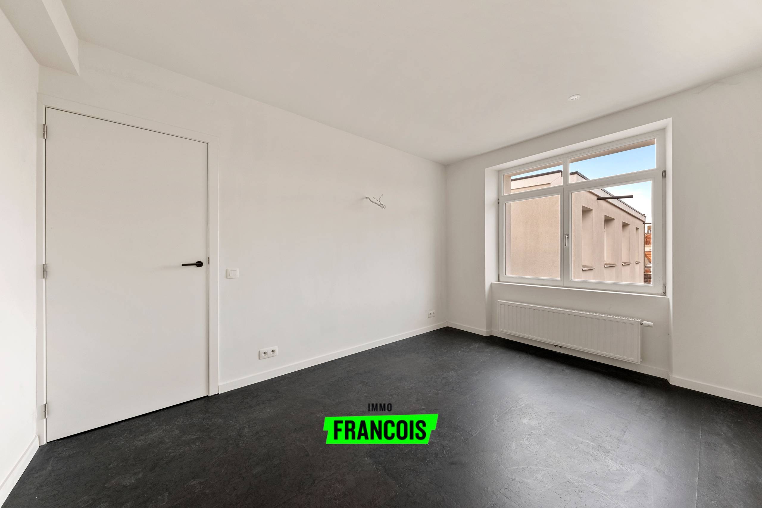 Royaal, gerenoveerd drieslaapkamer appartement te Brugge - foto 4