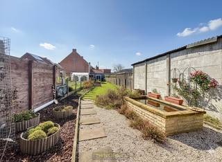 Gelegen in een rustige buurt te Oudenaarde/Bevere, vlakbij N60, station én centrum Oudenaarde treffen we deze prima onderhouden woning. Mede...