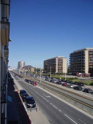 Bestaande uit:<br />Inkom met afsluitbare (slaap)hoek, woonkamer met open keuken, badkamer met douche en badkamermeubel.<br />Kelderberging.<br />Gemeenschappelijke fietsenberging in het gebouw.<br />Gelegen op de 2e verdieping. Momenteel nog verhuurd maar de huurder vertrekt op 30 november 2025. Mits een kleine opfrissing qua inrichting en verf ideaal als investering. Kan verhuurd worden aan 600 euro per maand plus provisie van 50 euro algemene onkosten.<br />Prijsdaling! Nu: 119 000 euro!<br />Residentie is perfect in orde; nieuwe gevel, nieuwe liften, zeer mooie inkomhal met bellenbord en brievenbussen.
