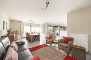 Ruim appartement op de tweede verdieping met o.a. twee slaapkamers, twee terrassen en ruime ondergrondse garagebox in het centrum van Turnhout...