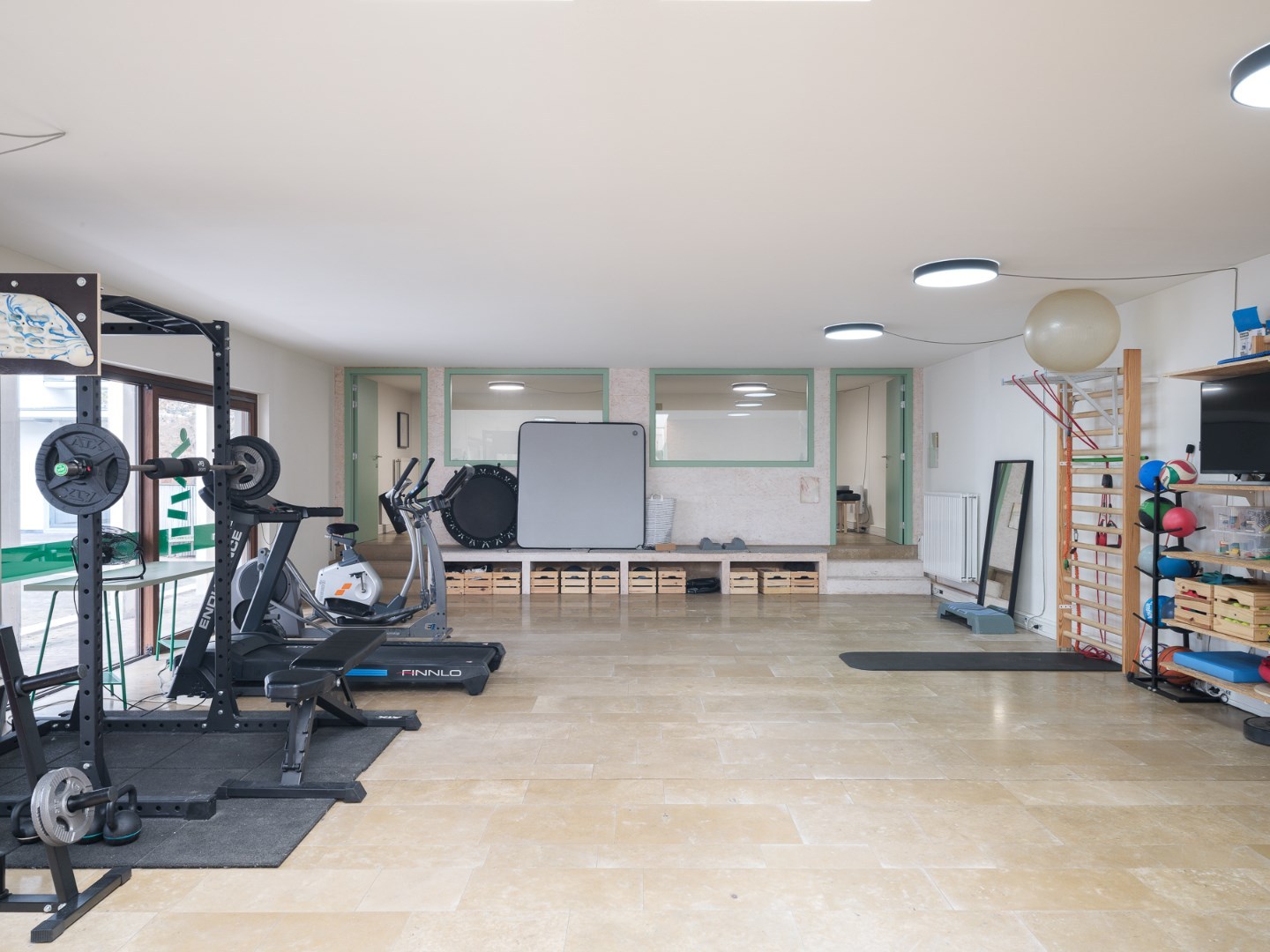 Bureau / espace commercial spacieux le long de la Coupure de 1997 avec une superficie utilisable de 205 m². - photo 2