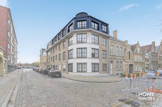 Ruim en lichtrijk appartement met 3 slaapkamers in het historische stadscentrum van Ieper, op slechts 2 minuten wandelen van de Grote Markt en...