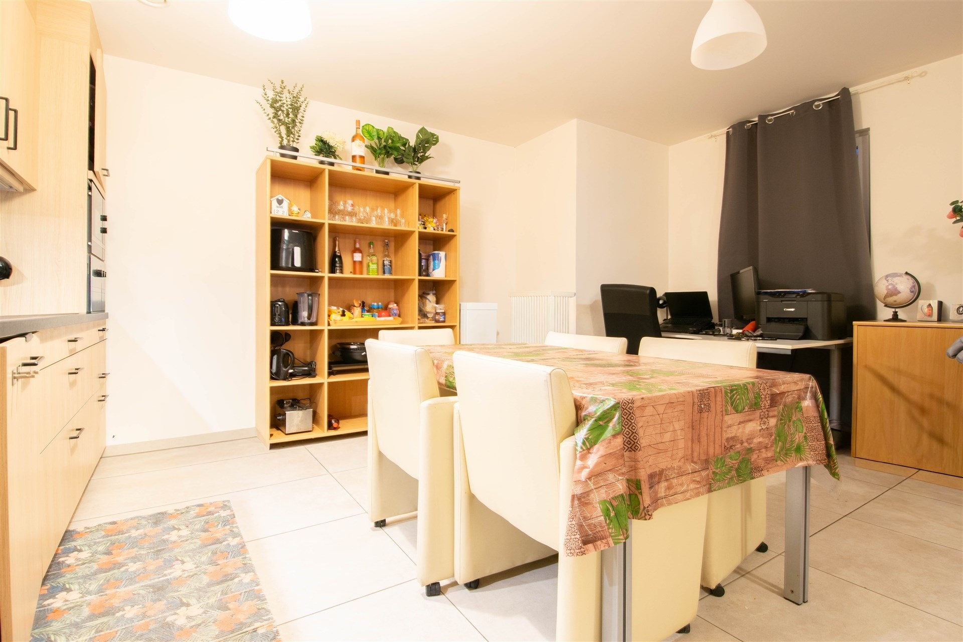 Uitstekend gelegen 2 slaapkamer appartement in het centrum! - foto 2